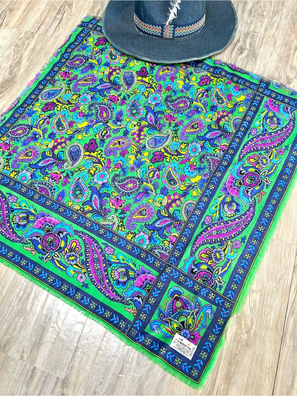 Folk vibe Wool Paisley Gypsy vibe Scarf/wrap w cottagecore country prairie vibe